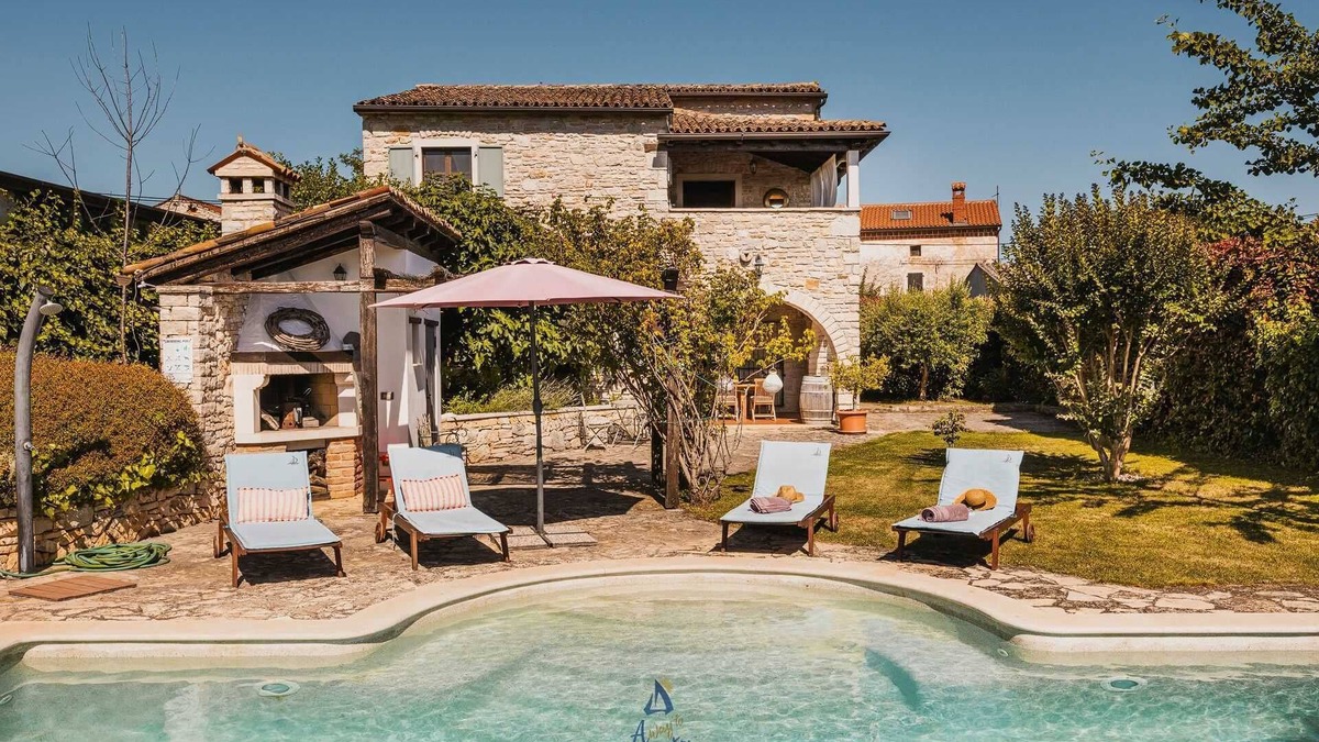 Tinjan Villa | Charming 3-BR villa for 6 with extra large pool and garden