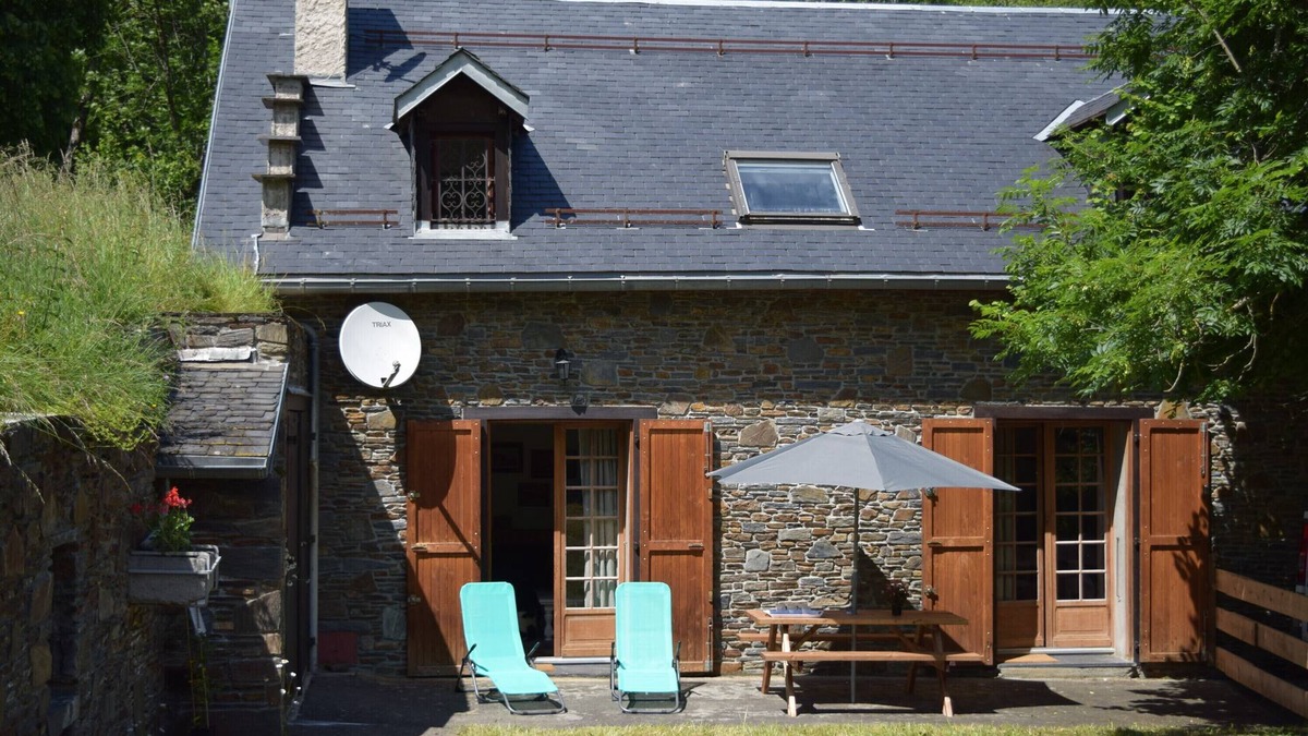 Benque-Dessous-et-Dessus Ski Chalet | Charming 3* chalet 5 minutes from Luchon Centre and 15 minutes from Peyragudes. Enclosed garden