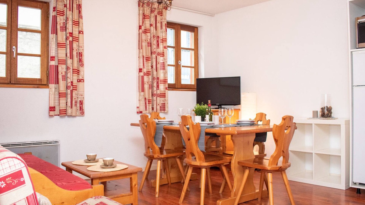 Vignec Apartment | Charming 3-Room Apartment for 8 with Pool Access in Vignec, Near Saint-Lary-Soulan