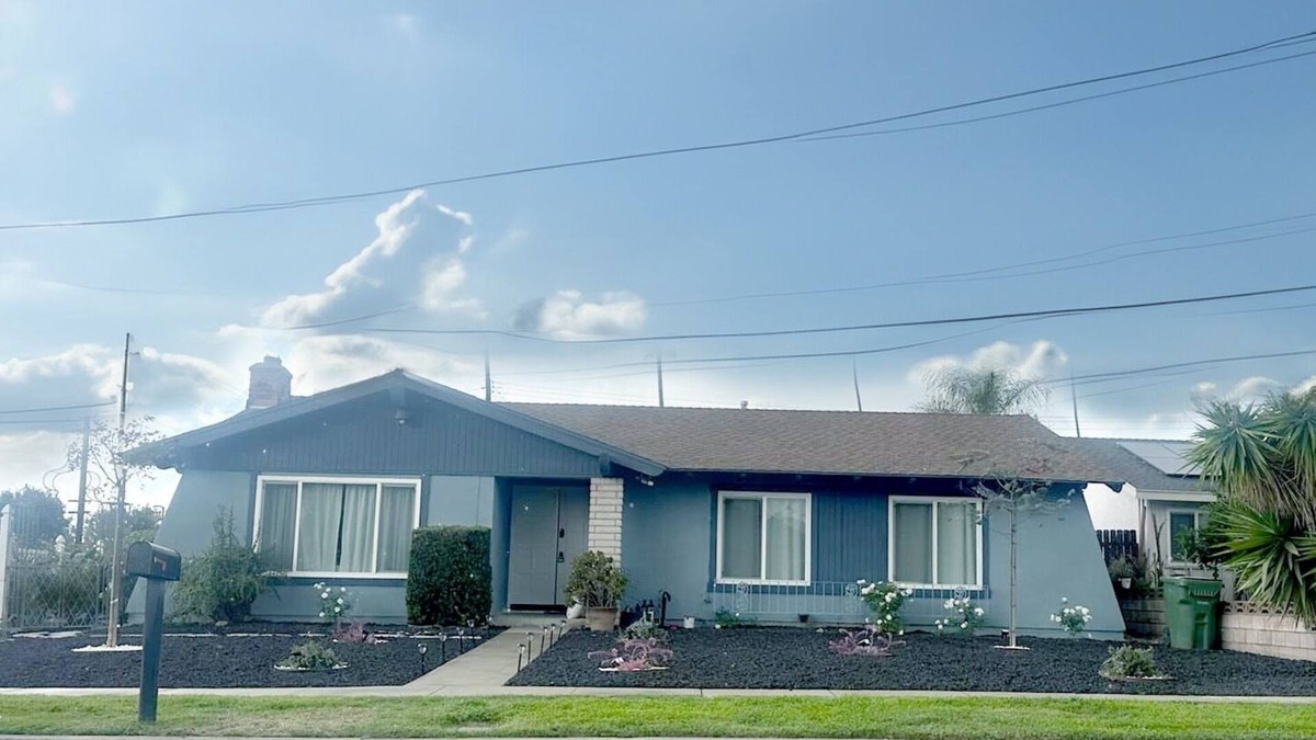Upland House | Charming 3bedrms Upland house WiFi & AC Laundry PetFriendly near Ontario Airport