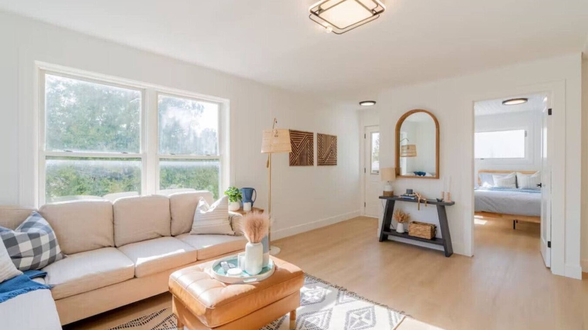 Grand Bend House | Charming 3BR Beach House with BBQ in Grand Bend