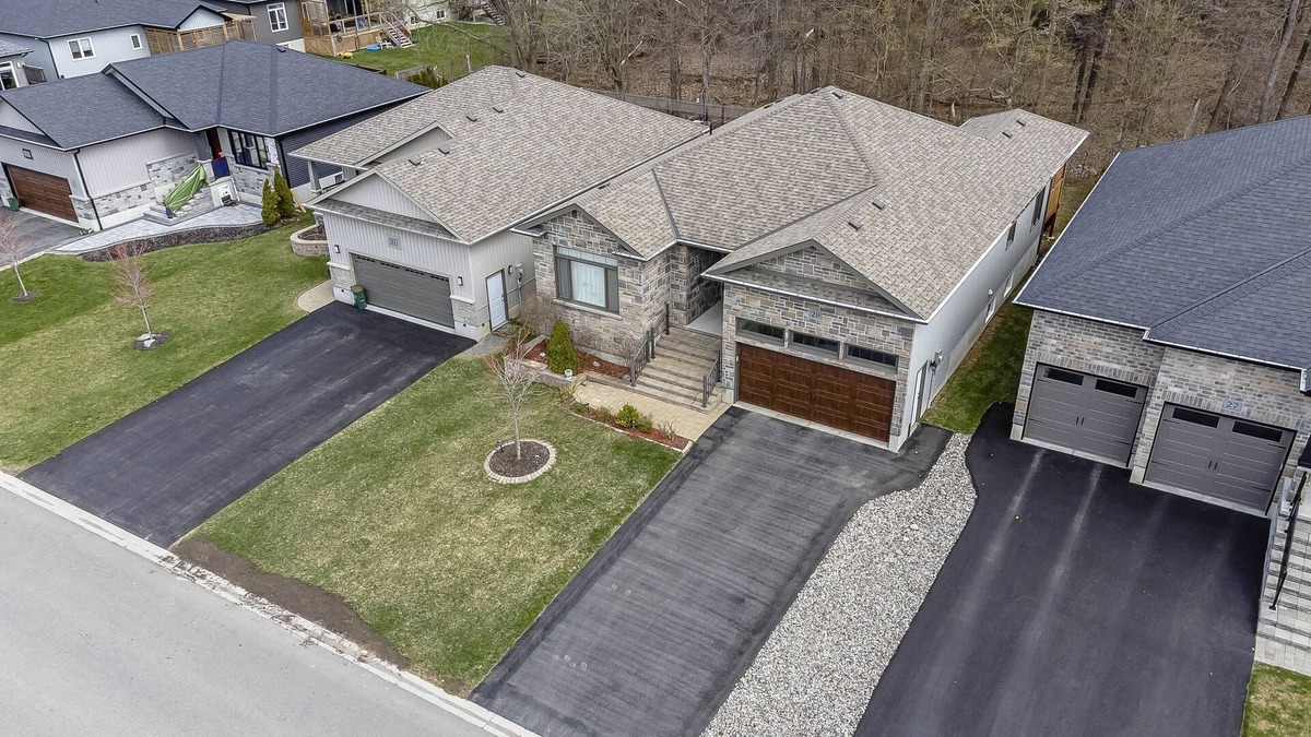Trenton House | Charming 3BR Bungalow in Trenton