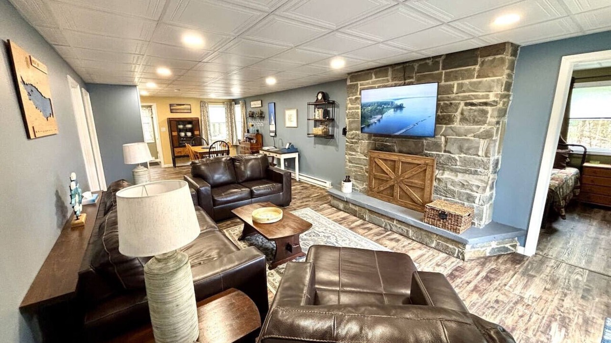 Blossvale House | Charming 3BR Cottage Near Sylvan Beach | Pets OK