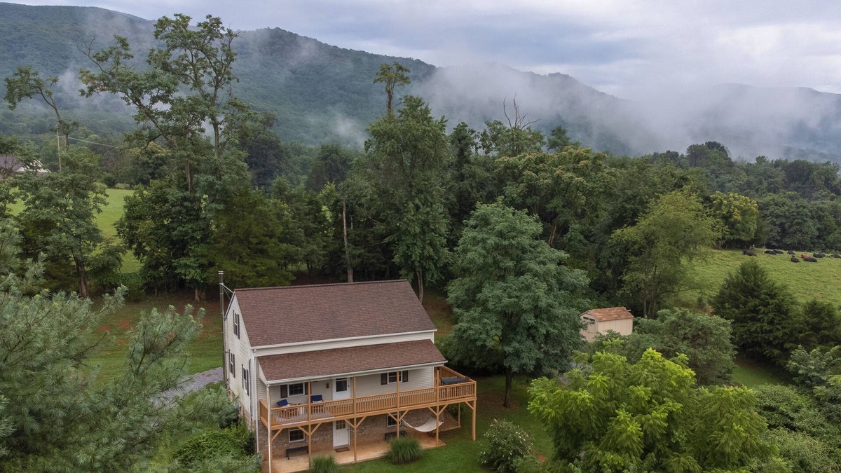 Stanley Cottage | Charming 3br cottage+views+firepit+remote work
