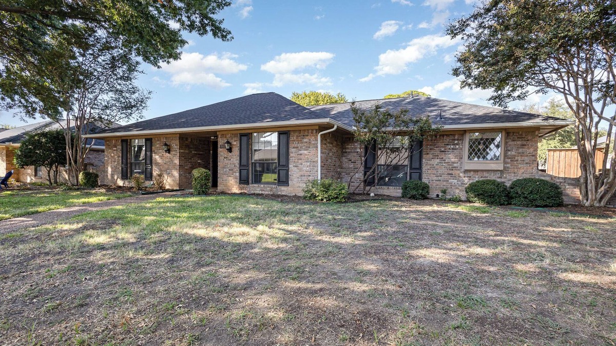 Allen House | Charming 3BR home with Pool, Hot Tub and King Bed in Allen