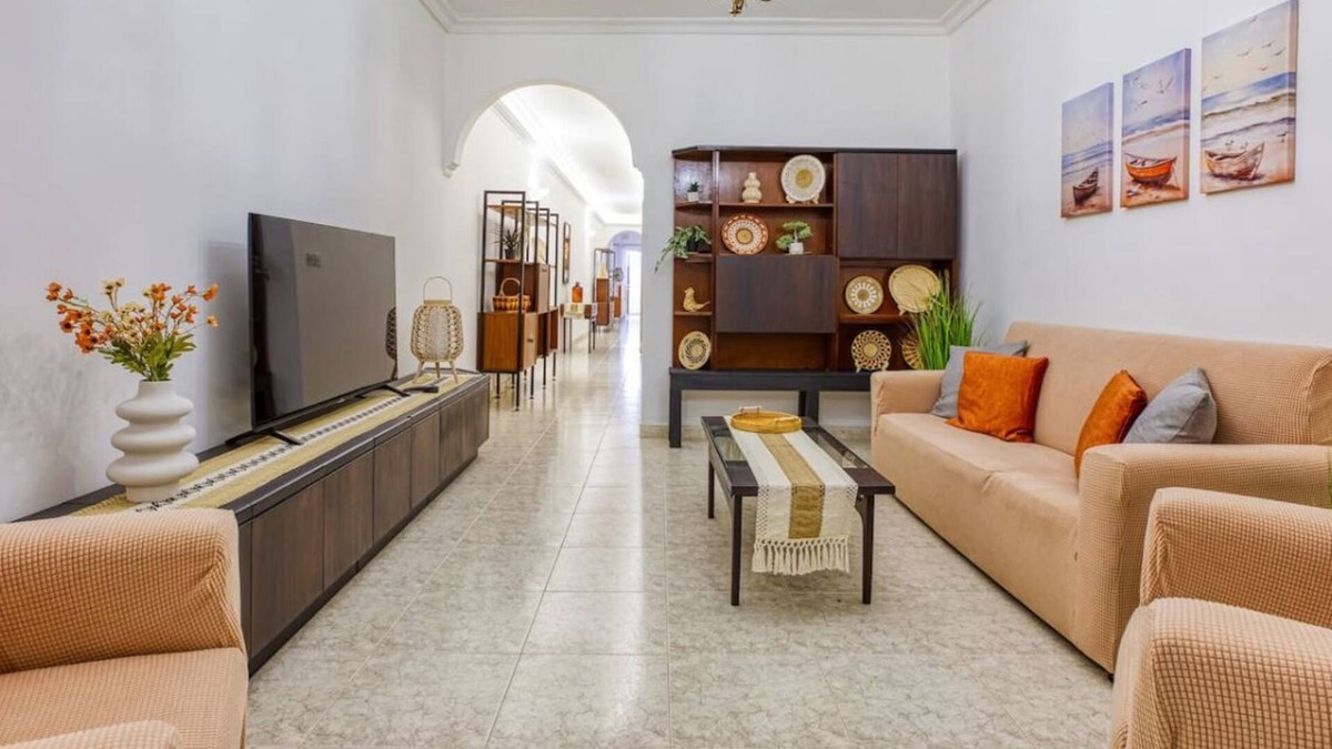 Tal-Ghoqod Apartment | Charming 3BR Maisonette with private Backyard & AC