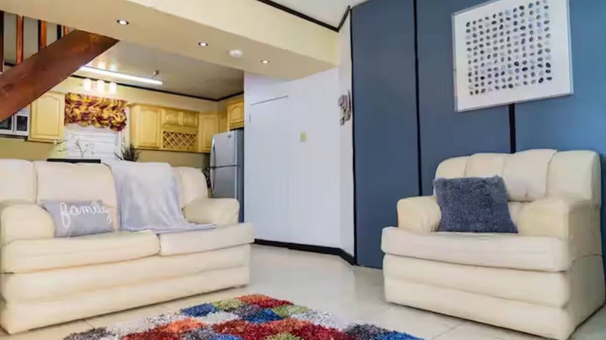 New Kingston Apartment | Charming 3BR New Kgn Apt: Comfort, AC, WiFi Awaits