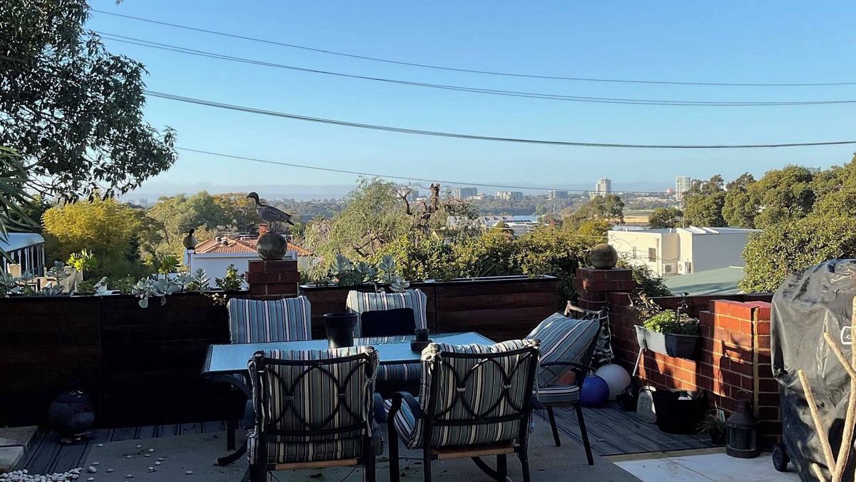 Maylands House | Charming 3x2 Townhouse with views!