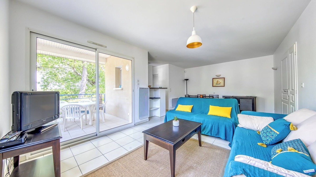 Soulac-sur-Mer Apartment | Charming 4-6 pers house with pool, terrace, and beaches 1.2 km away in Soulac-sur-Mer