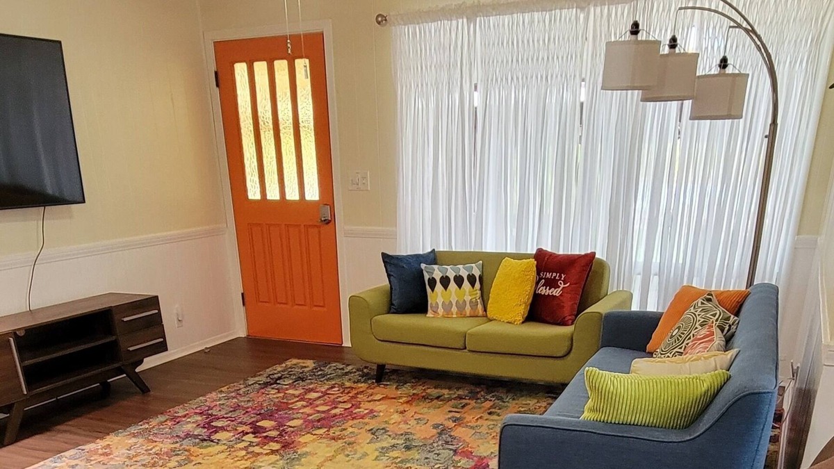 Waimea House | Charming 4 bd in Waimea Town - SW Kauai. Walk to Beach, Dining, Market, etc.