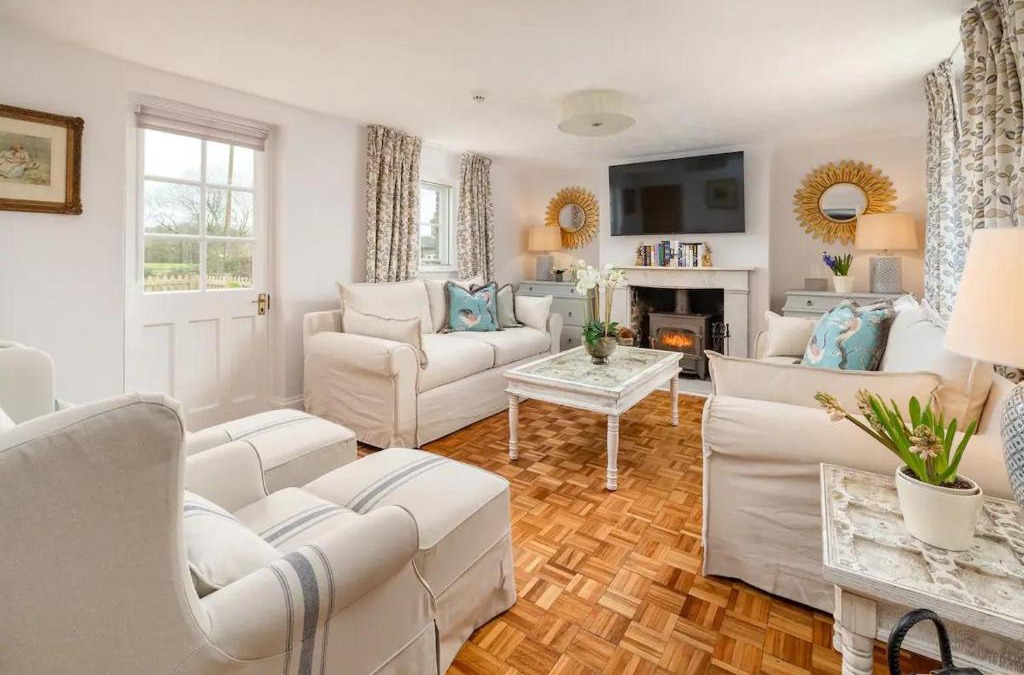 Ware House | Charming 4 Bed Cottage in Herts Countryside - Pass the Keys