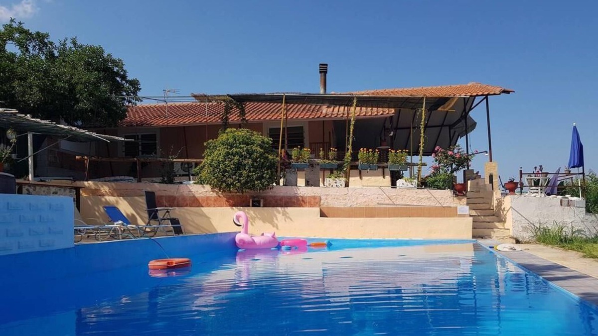 Tempi House | Charming 4-Bed House in Pyrgetos