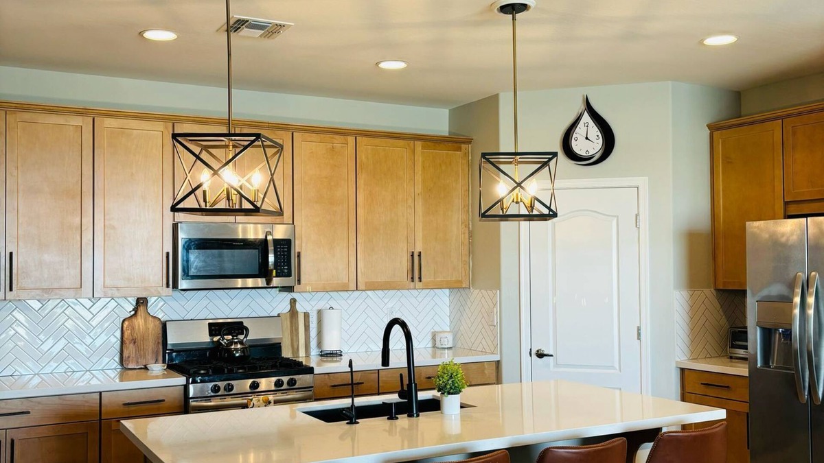 Maricopa County House | Charming 4-bedroom house in a quiet neighborhood,close to Verrado