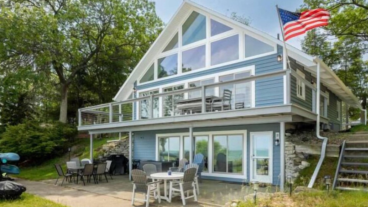 Pigeon Ski Chalet | Charming 4-bedroom beachfront chalet on Sand Point in Caseville Twp