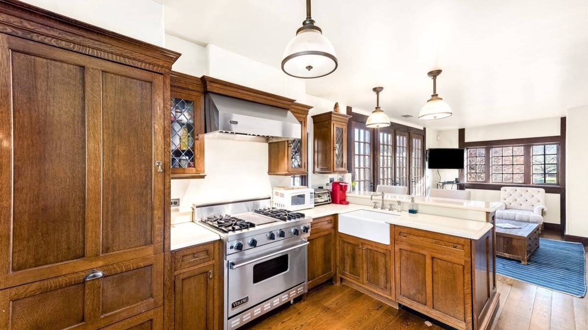 Watch Hill Cottage | Charming 4-bedroom cottage Steps From East Beach