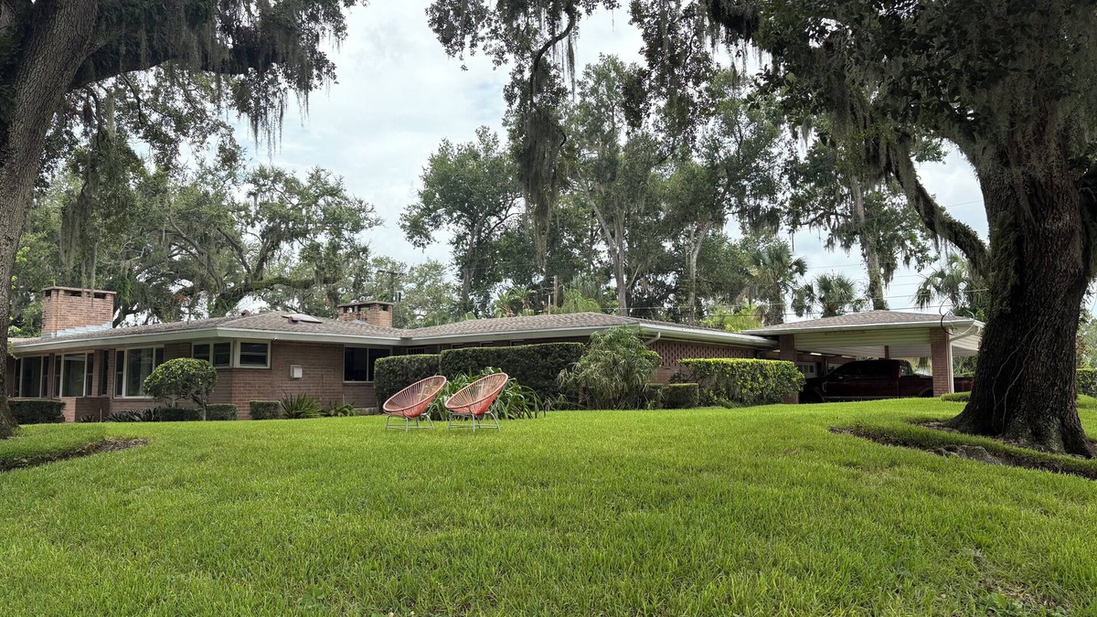 Lakeland House | Charming 4-bedroom estate with WiFi, AC in pleasant Lakeland Must see !