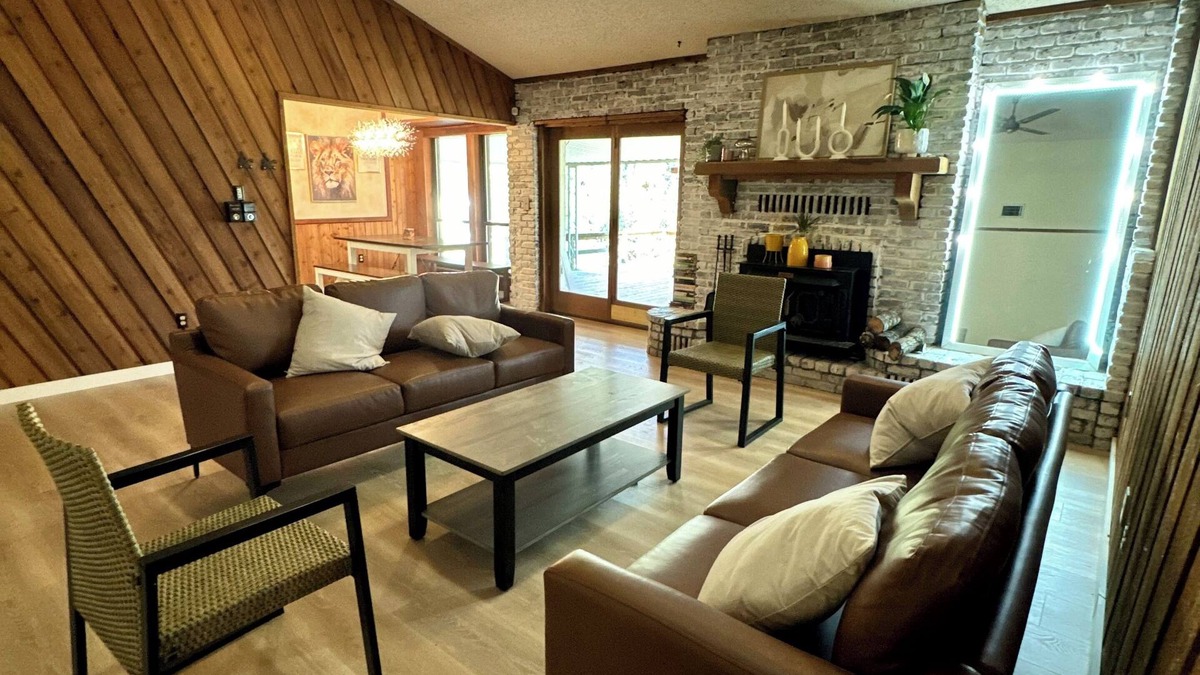 Longview Other | Charming 4-bedroom Farmhouse with WiFi, Fire Pit in Longview