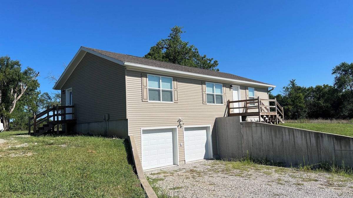 Fort Scott House | Charming 4-bedroom house with AC in Fort Scott