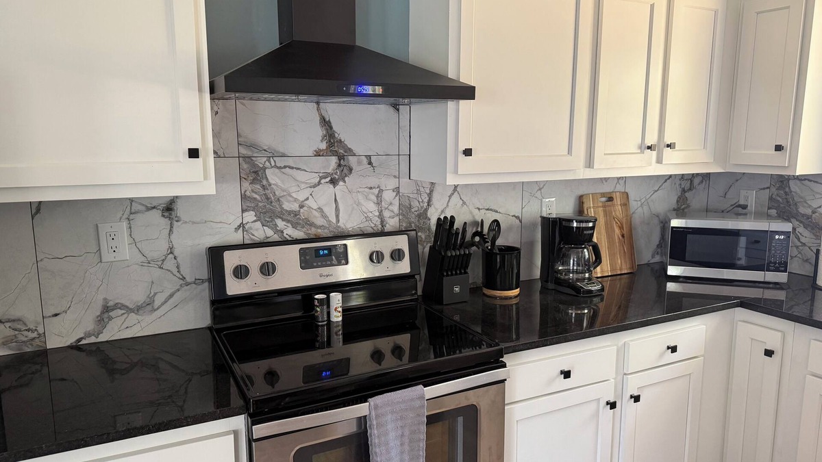 Highview House | Charming 4-bedroom house with AC and fitness room in lovely Louisville