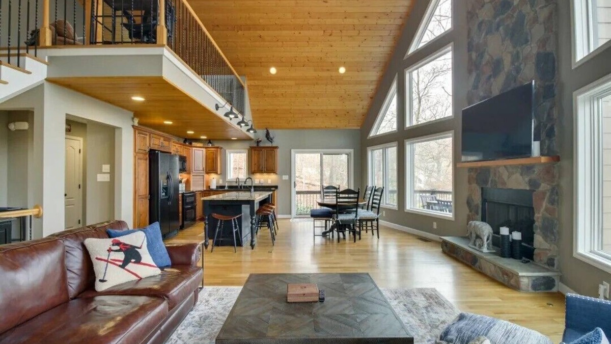 Pedlars Edge House | Charming 4-bedroom home with WiFi, game room and more near Wintergreen Resort!