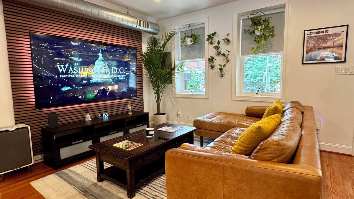Stanton Park House | Charming 4-bedroom house with WiFi and AC in enchanting Washington