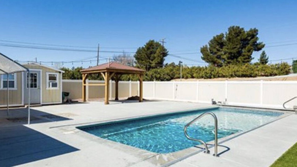 Hesperia House | Charming 4-bedroom house with AC and WiFi in Hesperia w/Beautiful pool