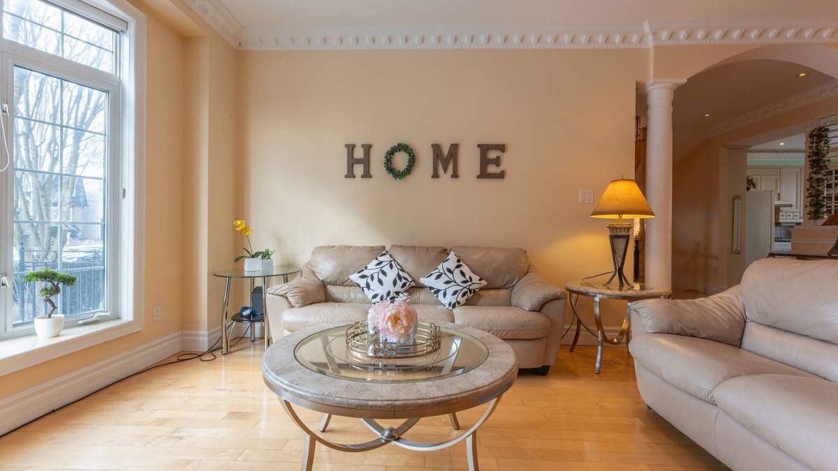 East York House | Charming 4-bedroom house in lovely Toronto with AC, WiFi