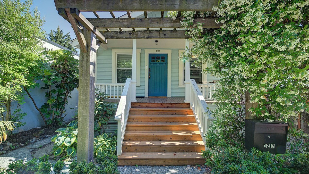 Squire Park House | Charming 4-bedroom house at Seattle University Campus