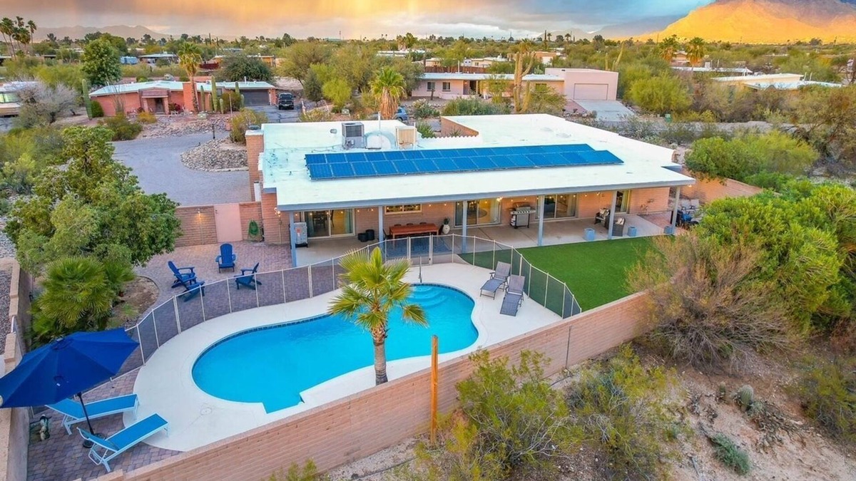 Casas Adobes West House | Charming 4-bedroom house in Tucson with Heated Pool and Hot Tub and Great Patio