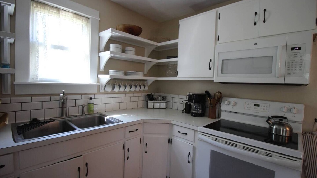 Elkland Other | Charming 4 Bedroom Ozark Farmhouse