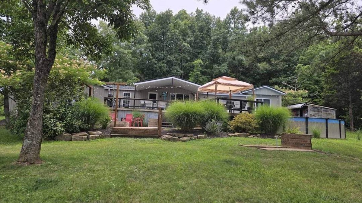 French Lick House | Charming 4-bedroom house with WiFi and AC in French Lick with country setting