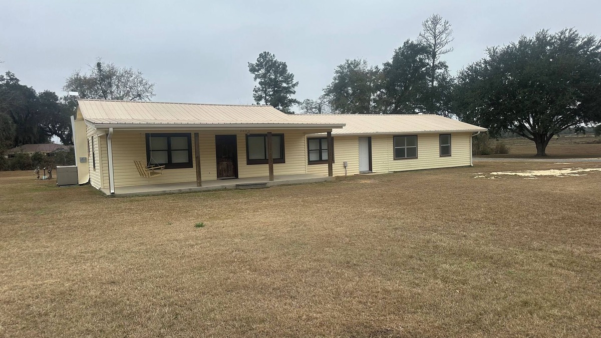 Grand Ridge House | Charming 4-bedroom house in Grand Ridge