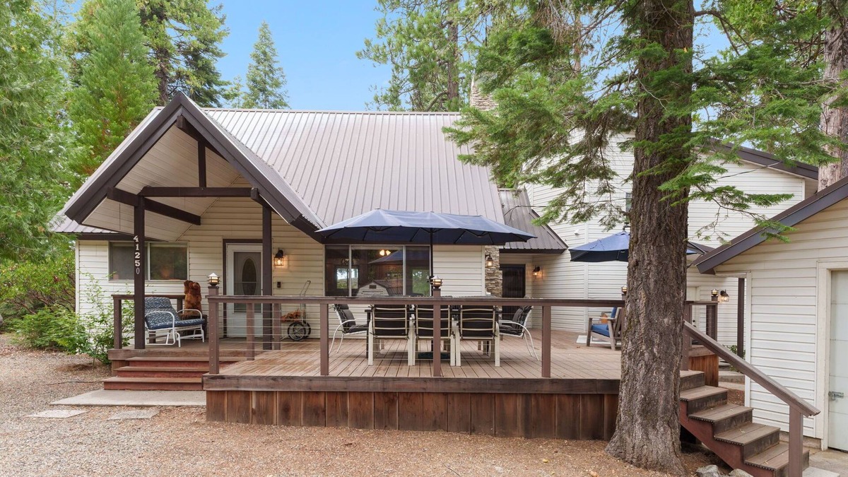 Shaver Lake Cabin | Charming 4-Bedroom Cabin Retreat in Shaver Lake