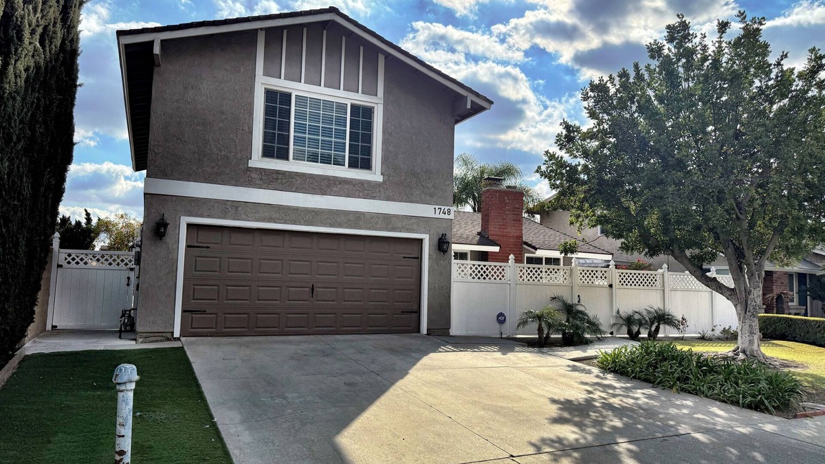 West Covina House | Charming 4-bedroom house, with 9 beds and AC and WiFi in West Covina