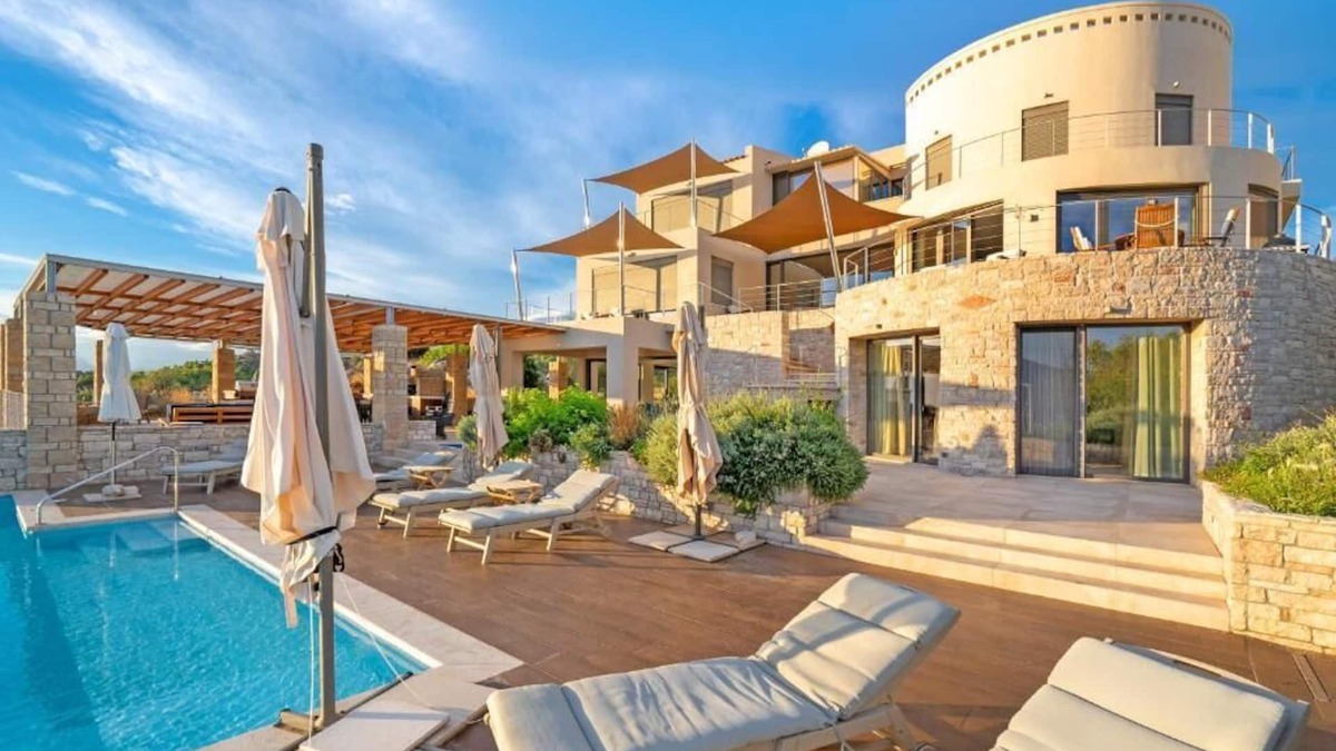 Poros Villa | Charming 4-bedroom villa with infinity pool, with best view of fabulous Poros
