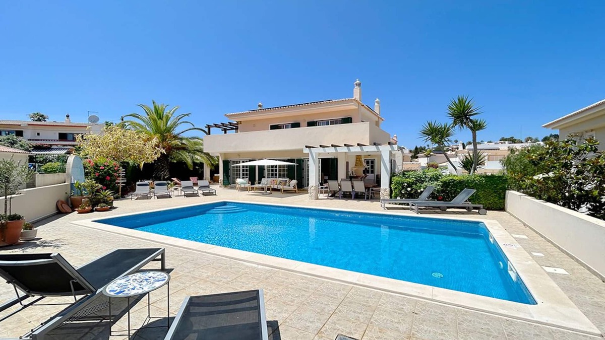 Albardeira House | Charming 4 Bedroom Villa w/Private Pool, Sleeps 8, Wifi, A/C, near Lagos Marina