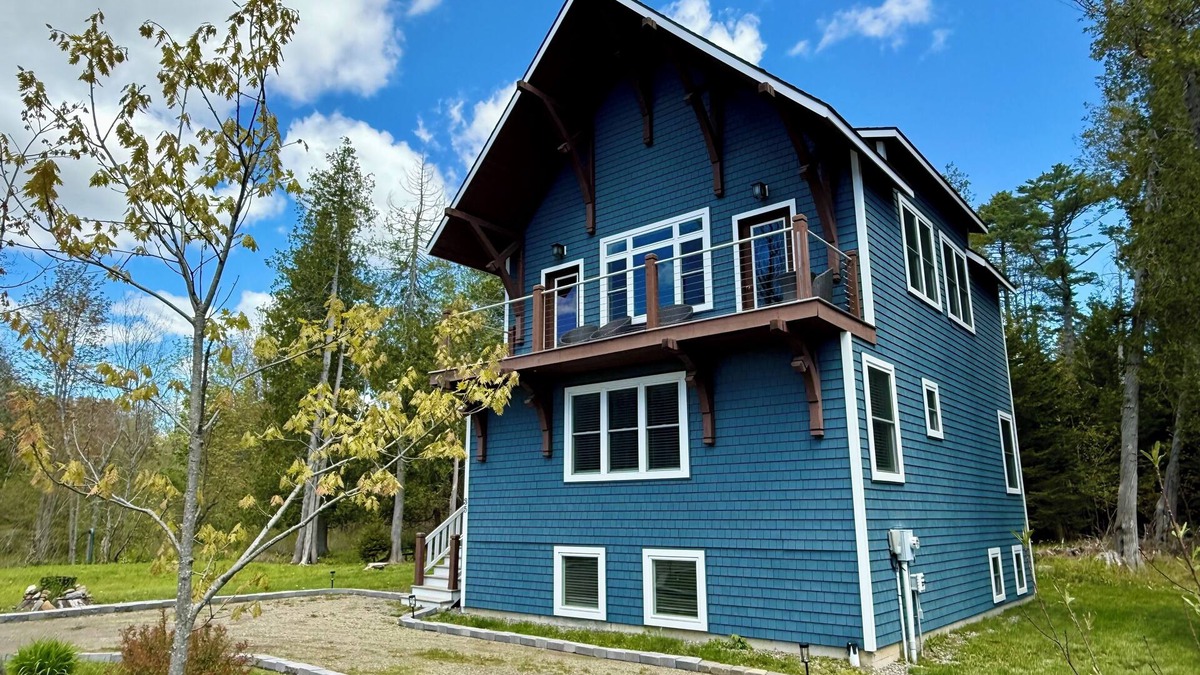 Northport House | Charming 4-bedroom Year Around Coastal Retreat near Camden with new firepit area