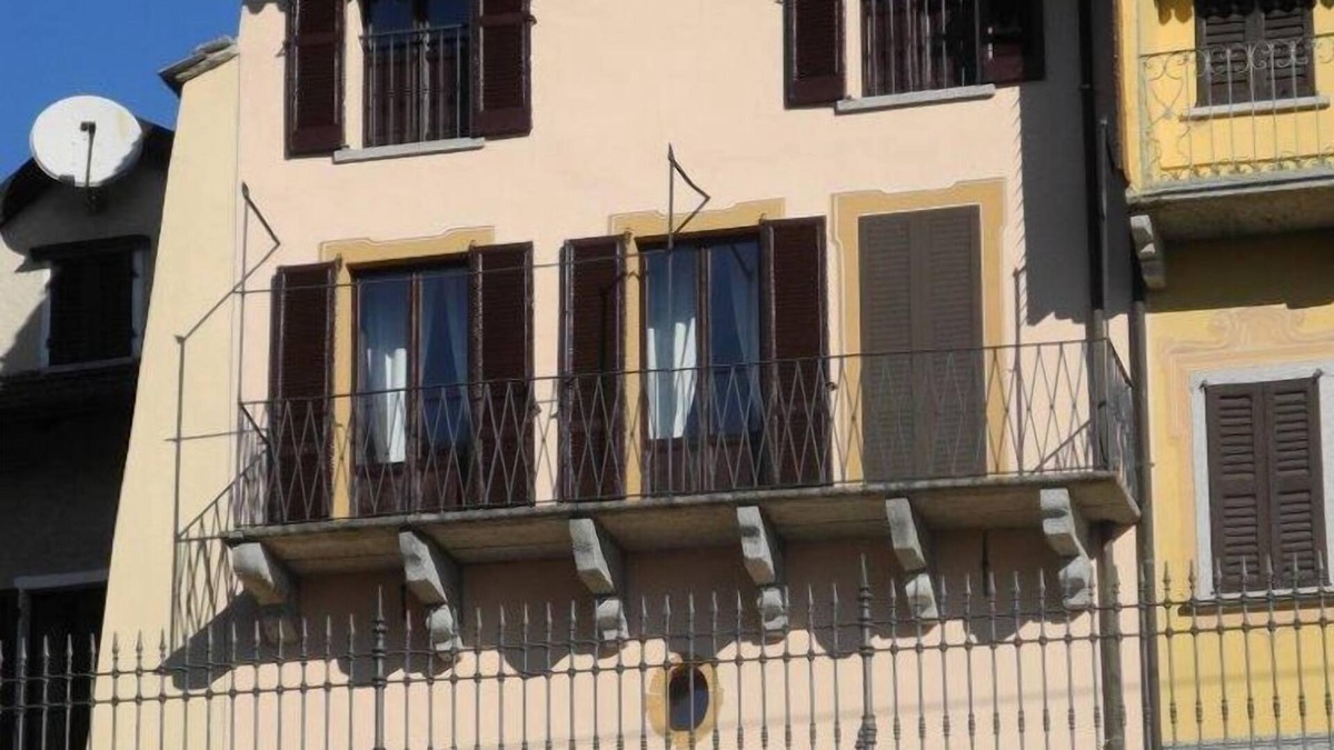 Cresseglio House | Charming 4½-room corner house with a beautiful view of Lake Maggiore