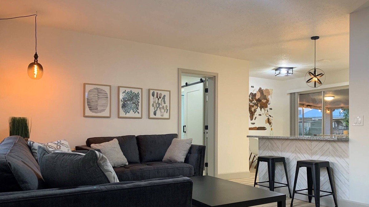 Greater Palm River Point CDC House | Charming 4b/2b Minutes to Downtown Tampa
