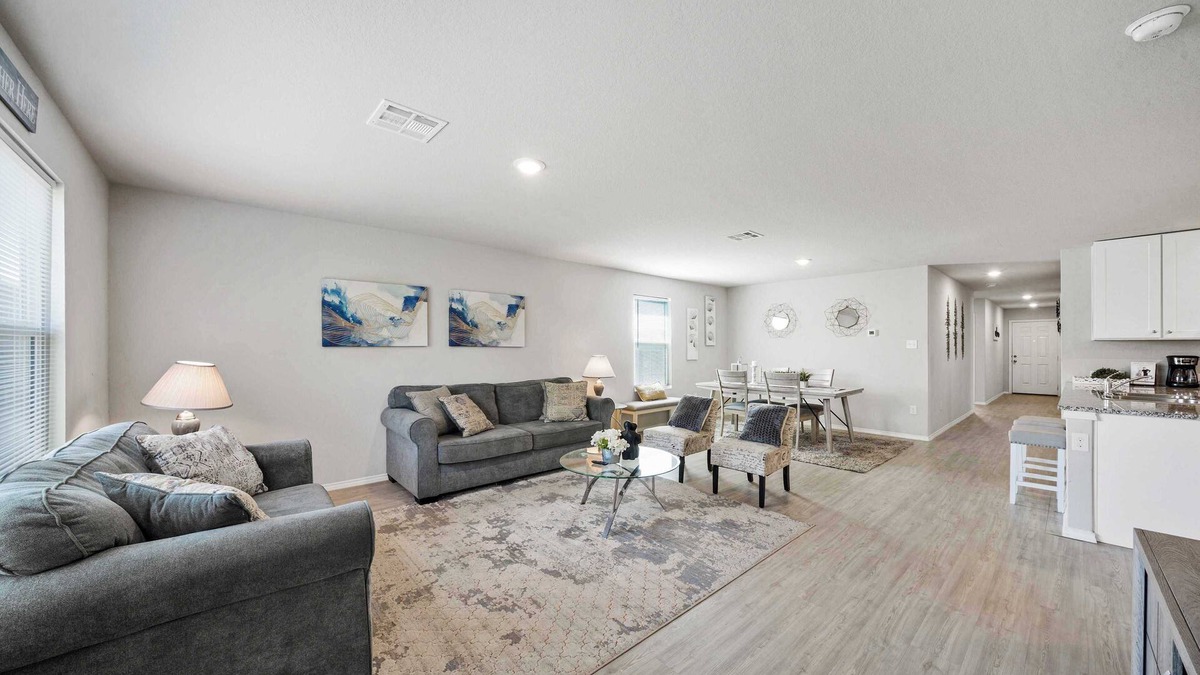 Southside House | Charming 4BR Home w Spacious Backyard in San Antonio's Watermill Collecti #41019