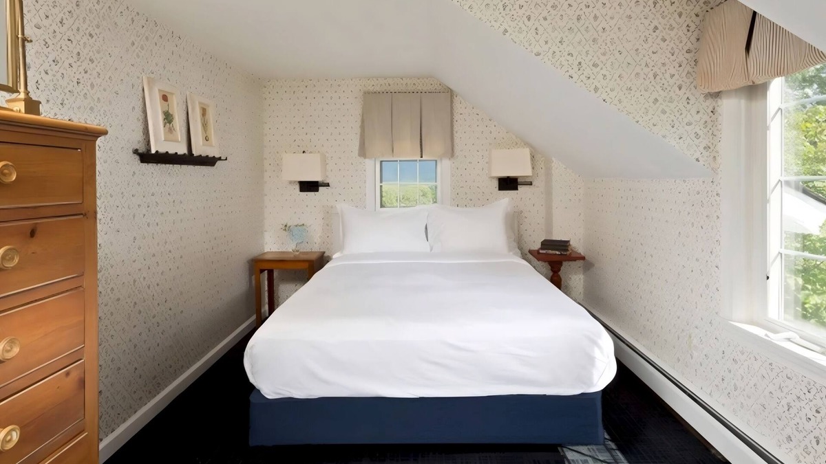 Manchester House | Charming 4BR Perfect for Exploring Manchester's Beauty | Pool | Bar | Restaurant