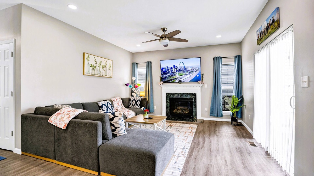 St. Louis House | Charming 4BR Retreat - Near Attractions, Universities & Hospitals!