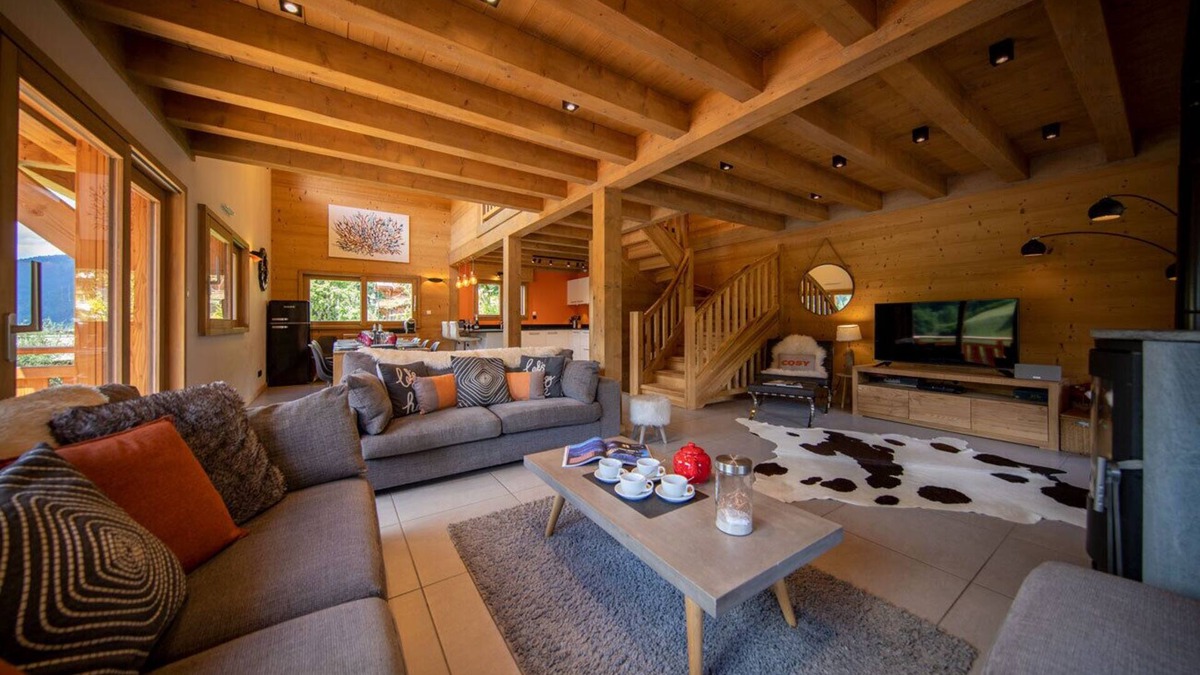 Morzine Ski Chalet | Charming 5 bedroom chalet with Outdoor Hot Tub
