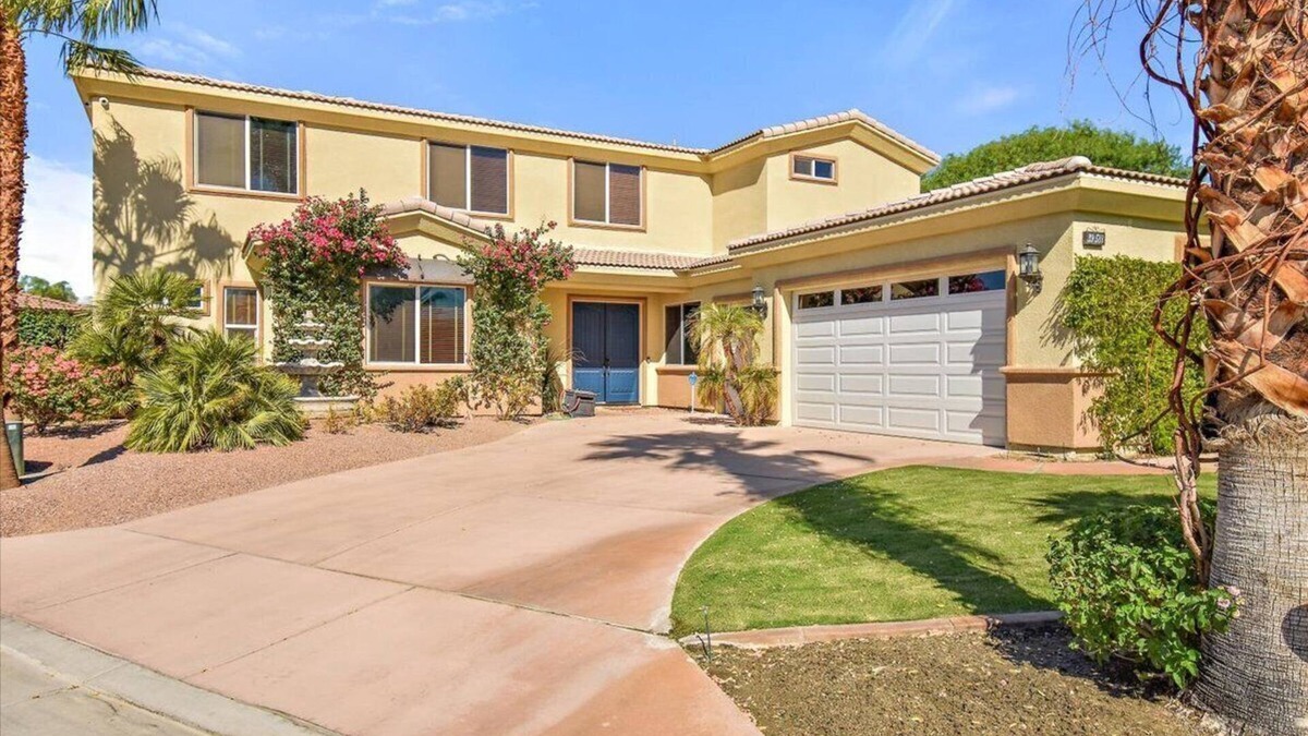 Indio House | Charming 5 bedroom house with a pool/spa