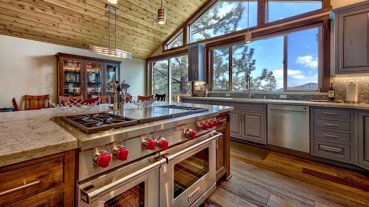 Upper Kingsbury House | Charming 5 Bedroom Luxury (SL416)