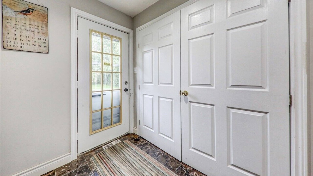 Kirkfield Cottage | charming 5 br cottage,hotub,lake acess