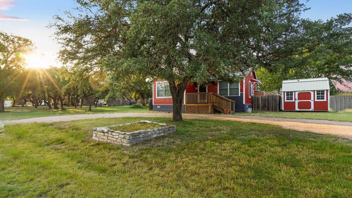 Dripping Springs House | Charming 50s Cottage