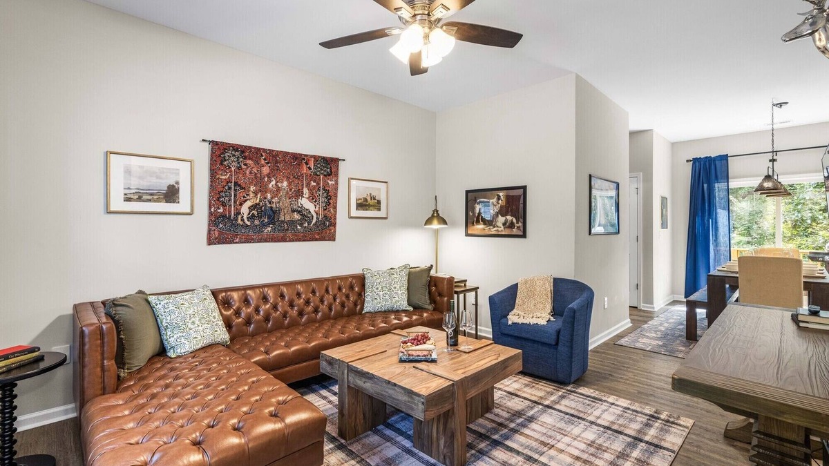 Durham House | Charming 5bd - BBQ - Deck- 4mins Duke University