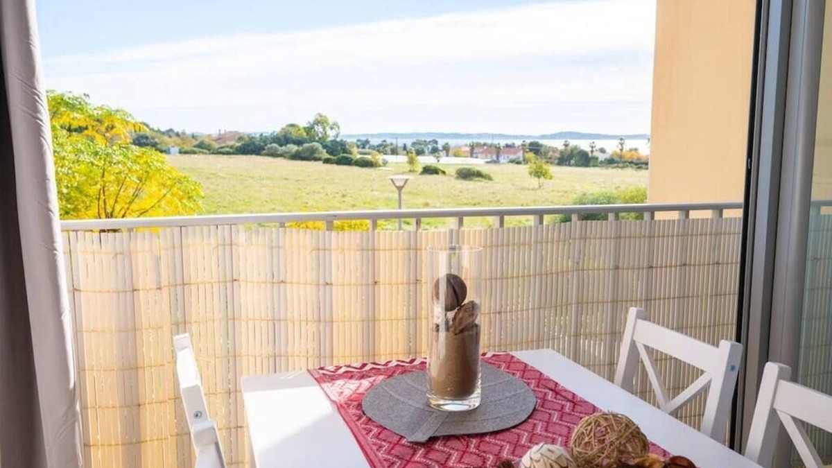 Carqueiranne Apartment | Charming 600 m from beaches and shops