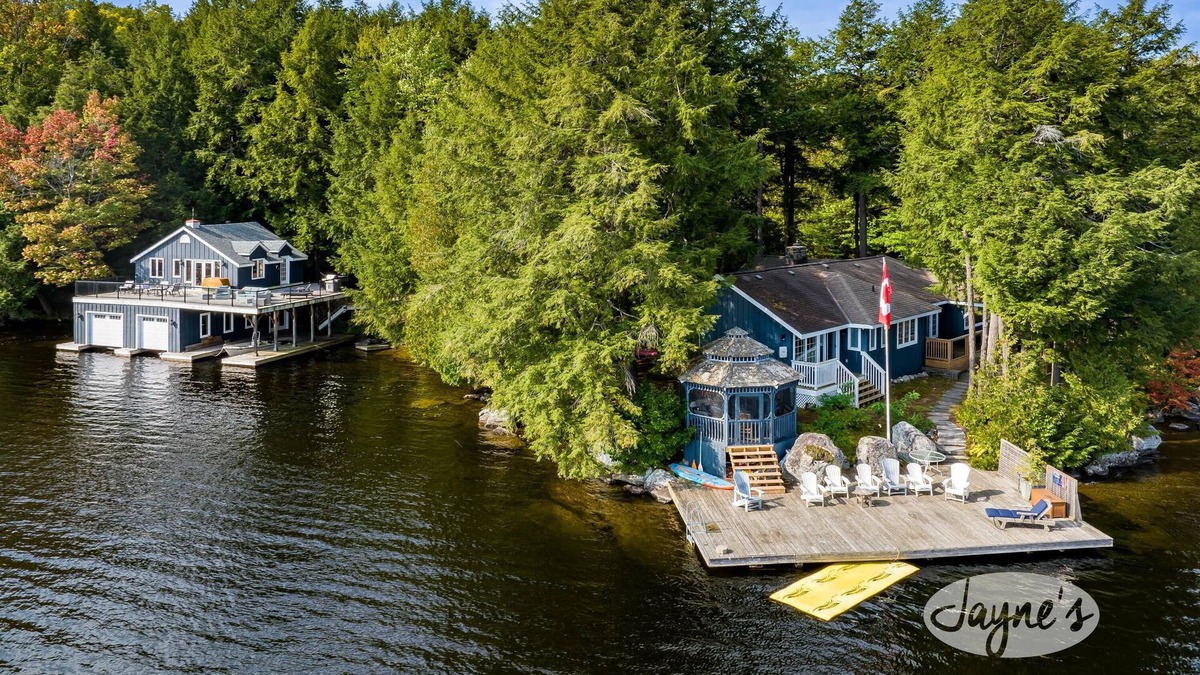 Torrance Cottage | Charming 8 bed 4 bath cottage/bunkie/boathouse on Lake Muskoka